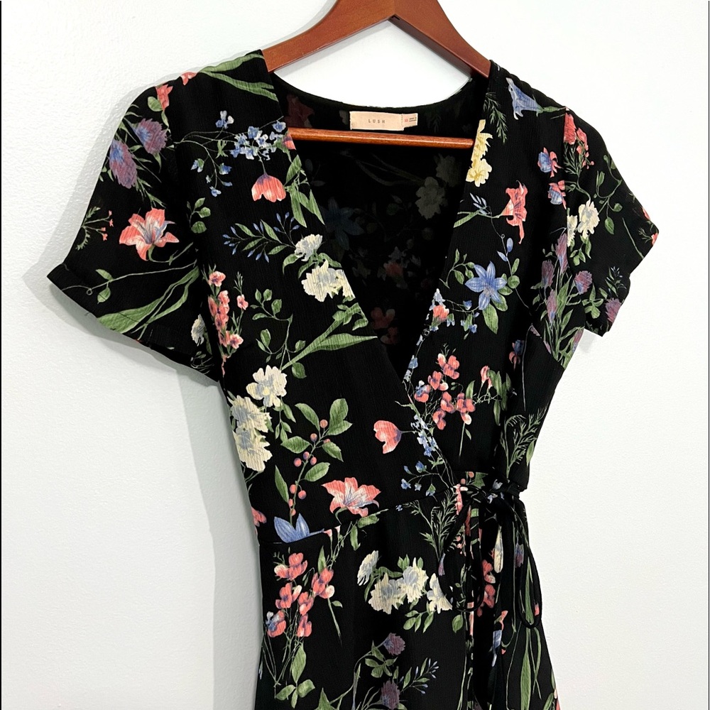 Lush Lulu's Floral Dainty V-Neck Crepe Georgette Tie Wrap Mini Dress Garden XS - Picture 4 of 13